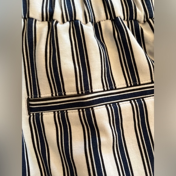 Express high waisted shorts - Picture 2 of 5